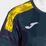 Футболка JOMA CAMISETA MANGA CORTA CHAMPIONSHIP VIII DARK NAVY AMARILLO - Футболка JOMA CAMISETA MANGA CORTA CHAMPIONSHIP VIII DARK NAVY AMARILLO